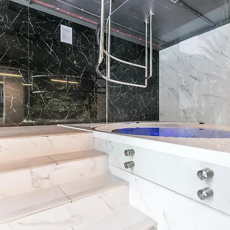 Mennica By P&o Serviced *